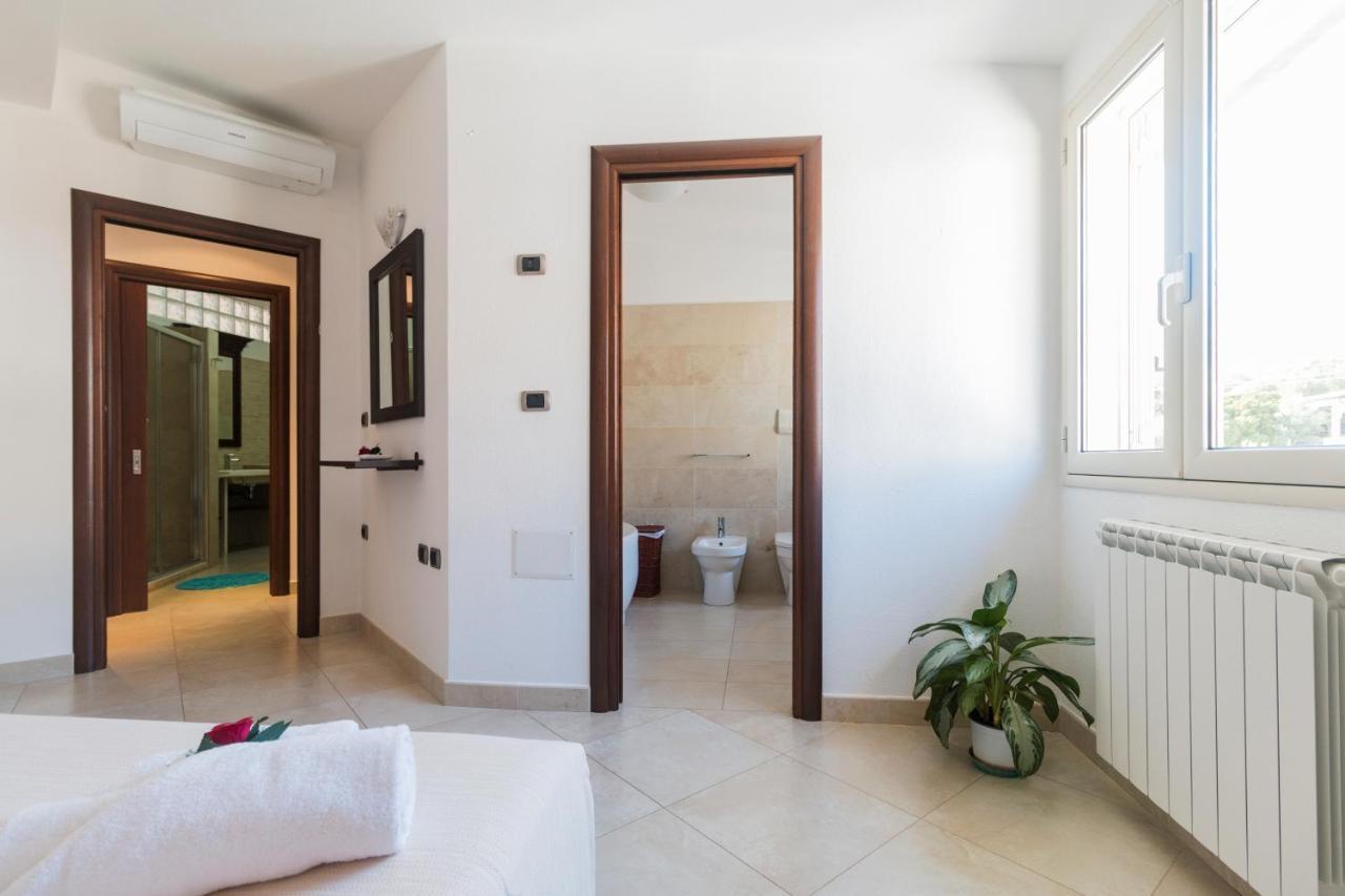 Royal Suite Apartment Cala Gonone Exterior photo